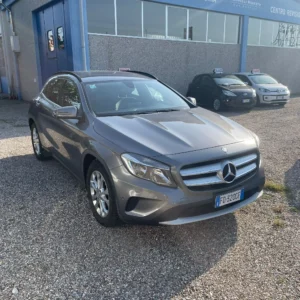 Mercedes Benz GLA 200