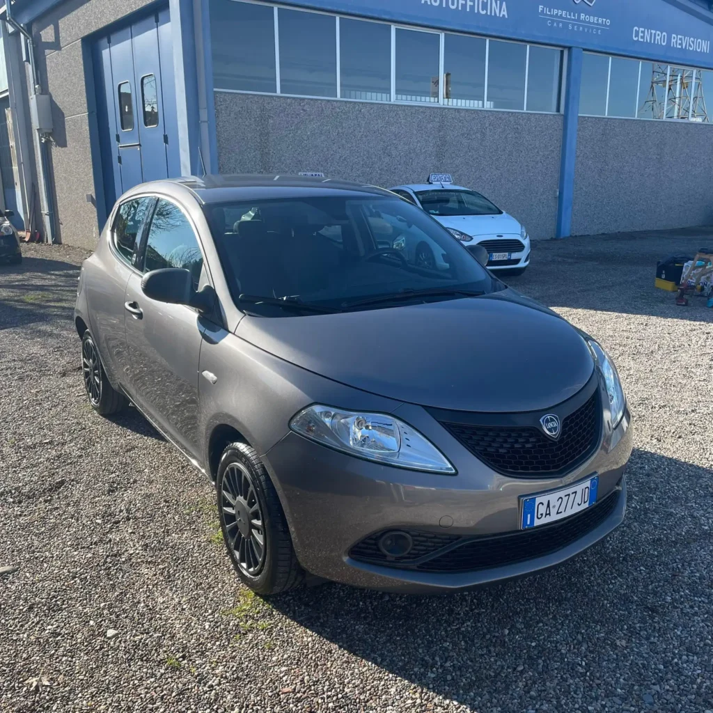 Lancia Ypsilon Firefly