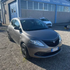 Lancia Ypsilon Firefly