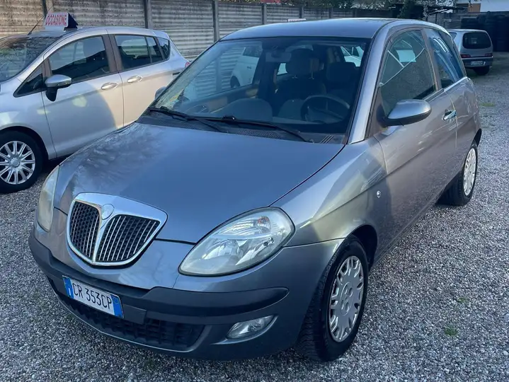 Lancia Ypsilon